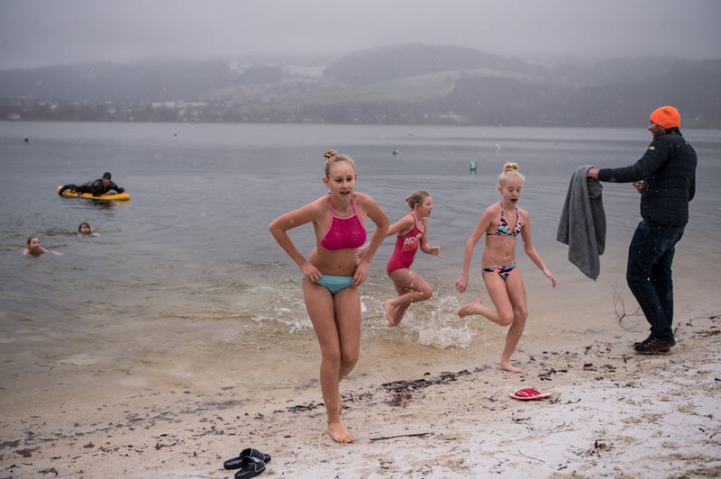 8. Silvesterschwimmen im Strandbad in Seeham am 31.12.2017  
Foto und Copyright: Moser Albert, Fotograf, 5201 Seekirchen, Weinbergstiege 1, Tel.: 0043-676-7550526 mailto:albert.moser@sbg.at  www.moser.zenfolio.com