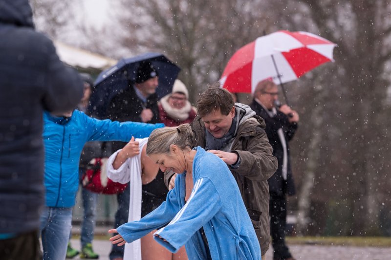 8. Silvesterschwimmen im Strandbad in Seeham am 31.12.2017  
Foto und Copyright: Moser Albert, Fotograf, 5201 Seekirchen, Weinbergstiege 1, Tel.: 0043-676-7550526 mailto:albert.moser@sbg.at  www.moser.zenfolio.com