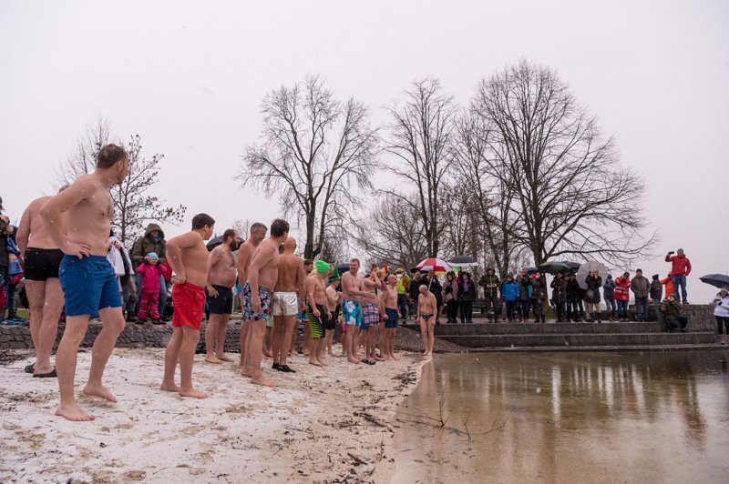 8. Silvesterschwimmen im Strandbad in Seeham am 31.12.2017  
Foto und Copyright: Moser Albert, Fotograf, 5201 Seekirchen, Weinbergstiege 1, Tel.: 0043-676-7550526 mailto:albert.moser@sbg.at  www.moser.zenfolio.com